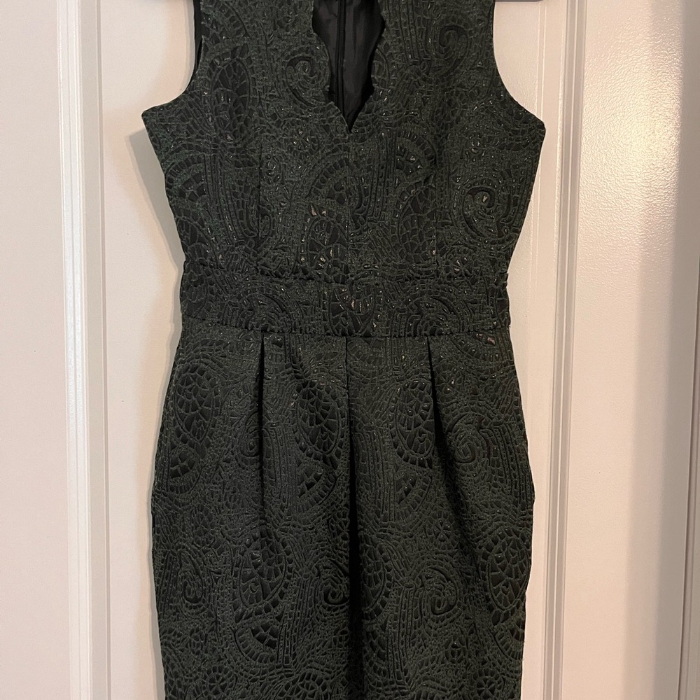 Beautiful cocktail dress , size 6 , one time used